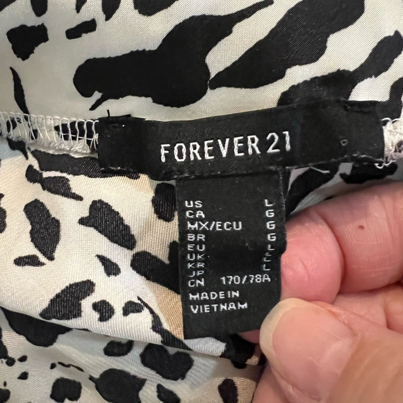 Forever 21 Leopard Print Satin Maxi Skirt Women's Size L - Picture 2 of 3